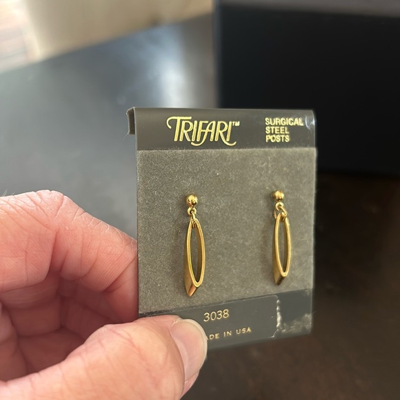 Trifari surgical Steel Posts in yellow gold color- NEW! - Picture 4 of 7